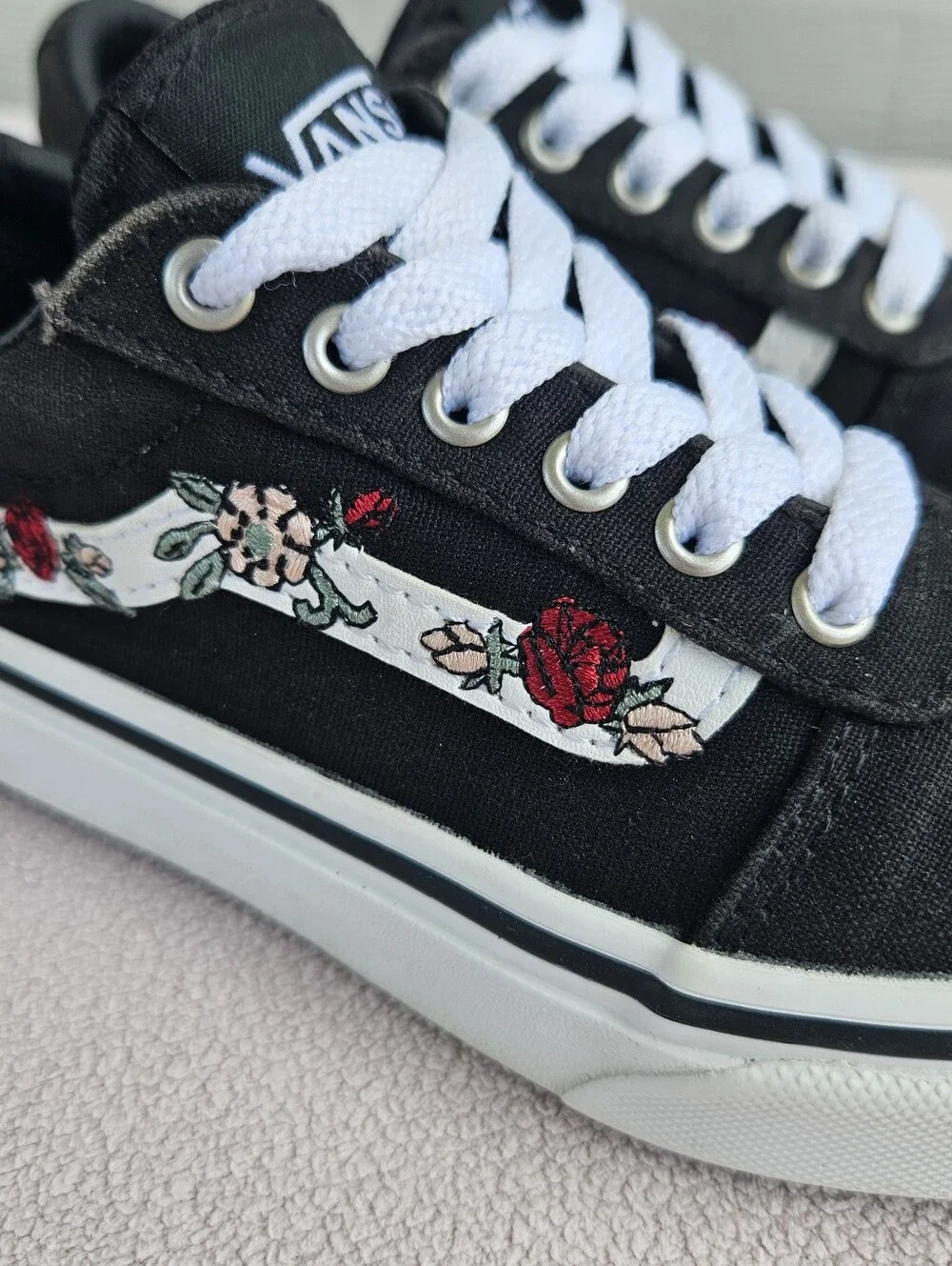 Vans Ward Child SZ 12 Missy Black Rose Floral Canvas Skate Shoe Sneakers 500714